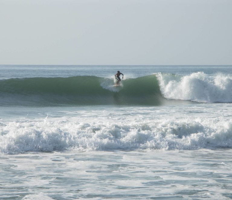 Surfing Playa Mojon